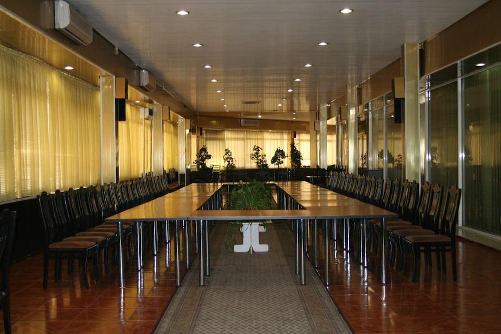 Cosmos Hotel Chişinău Eksteriør billede